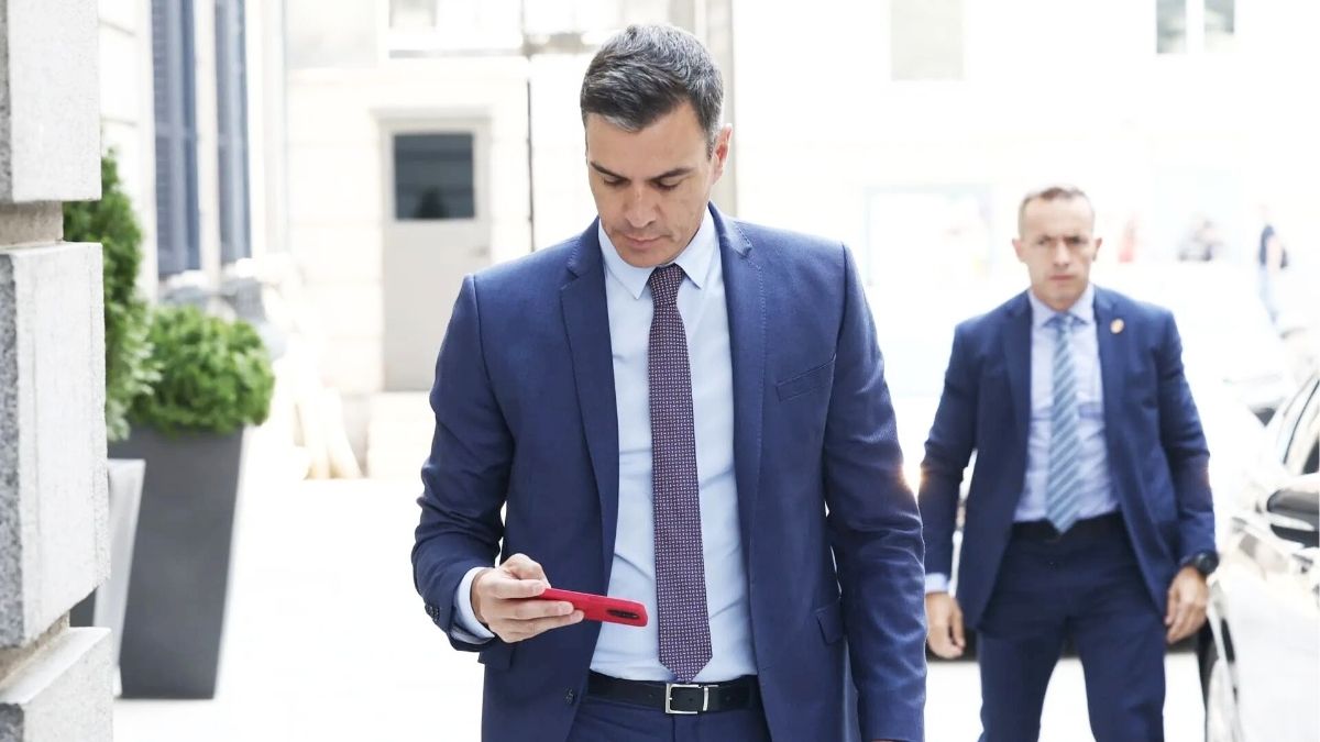 Sánchez blinda sus comunicaciones con 14 equipos de cifrado para evitar otro ‘Pegasus’