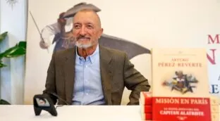 Pérez-Reverte aplaza unas jornadas sobre la Guerra Civil por amenazas de la «ultraizquierda»