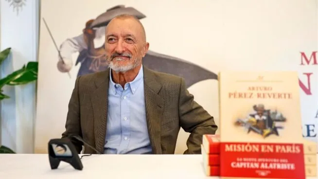 Pérez-Reverte aplaza unas jornadas sobre la Guerra Civil por amenazas de la «ultraizquierda»