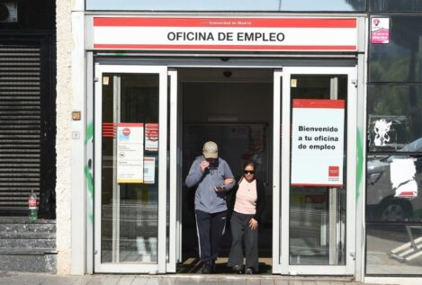 El paro subió en 21.905 personas en agosto, pero sigue en mínimos de 2007