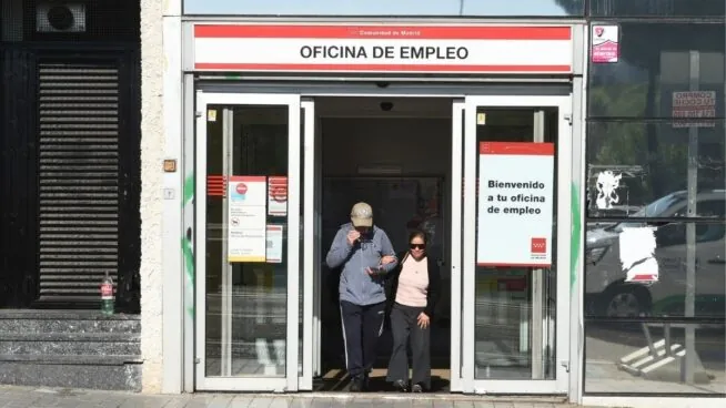 El paro subió en 21.905 personas en agosto, pero sigue en mínimos de 2007