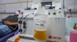 El bajo precio que paga España por fármacos derivados del plasma amenaza su suministro