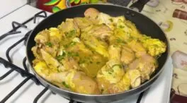 Pollo encebollado: un plato fácil de combinar y que conquista a todos mis invitados