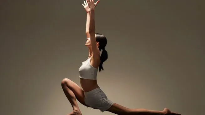 La postura de yoga que sustituye a un entrenamiento de abdominales y glúteos