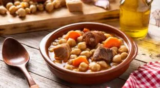 Potaje de garbanzos a la antigua: un plato andaluz que reconforta en los días más frescos
