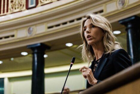 Álvarez de Toledo acusa a Sánchez de «reventar» La Vuelta tras su cancelación