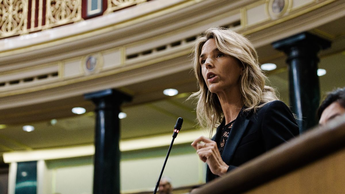 Álvarez de Toledo acusa a Sánchez de «reventar» La Vuelta tras su cancelación