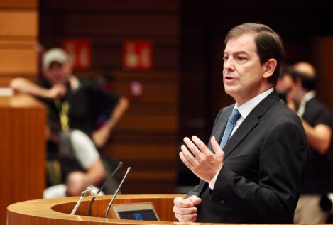 Mañueco pide «propuestas creíbles y no obsesionarse con el adelanto electoral»