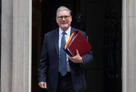 Starmer hunde al laborismo en los comicios locales ingleses y Farage dispara a la derecha
