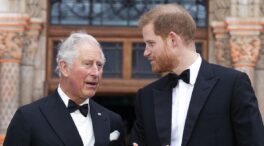 Carlos III y Harry se reúnen durante 55 minutos tras 19 meses sin verse: un té por la paz familiar