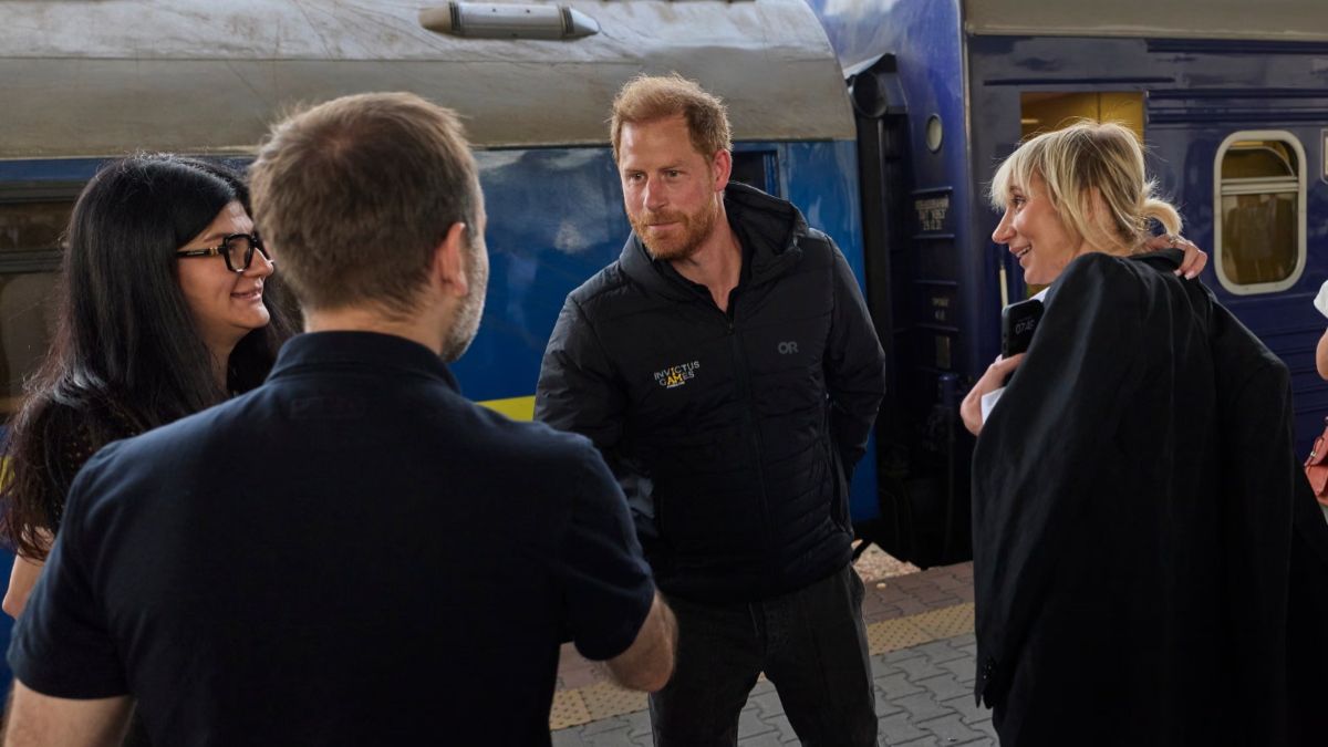 El príncipe Harry visita a heridos de guerra en Ucrania con el favor del Gobierno inglés