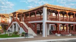 El pueblo de Castilla-La Mancha conocido por sus molinos y una plaza quijotesca