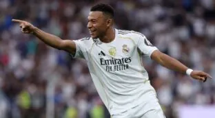 Mbappé y Vinicius apaciguan el ambiente en el Bernabéu con una goleada al Mónaco