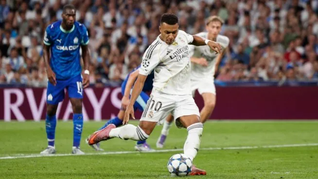 Mbappé salva al Real Madrid con un doblete de penalti contra el Marsella en Champions