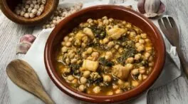 El potaje de garbanzos y bacalao de mi abuela: tradición y sabor en cada bocado
