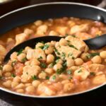 Garbanzos con pollo y verduras