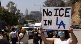California impone restricciones para frenar las tácticas de inmigración encubiertas de Trump