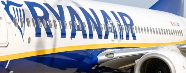 Ryanair cerrará su base de Santiago y cancelará los vuelos a Vigo y Tenerife Norte