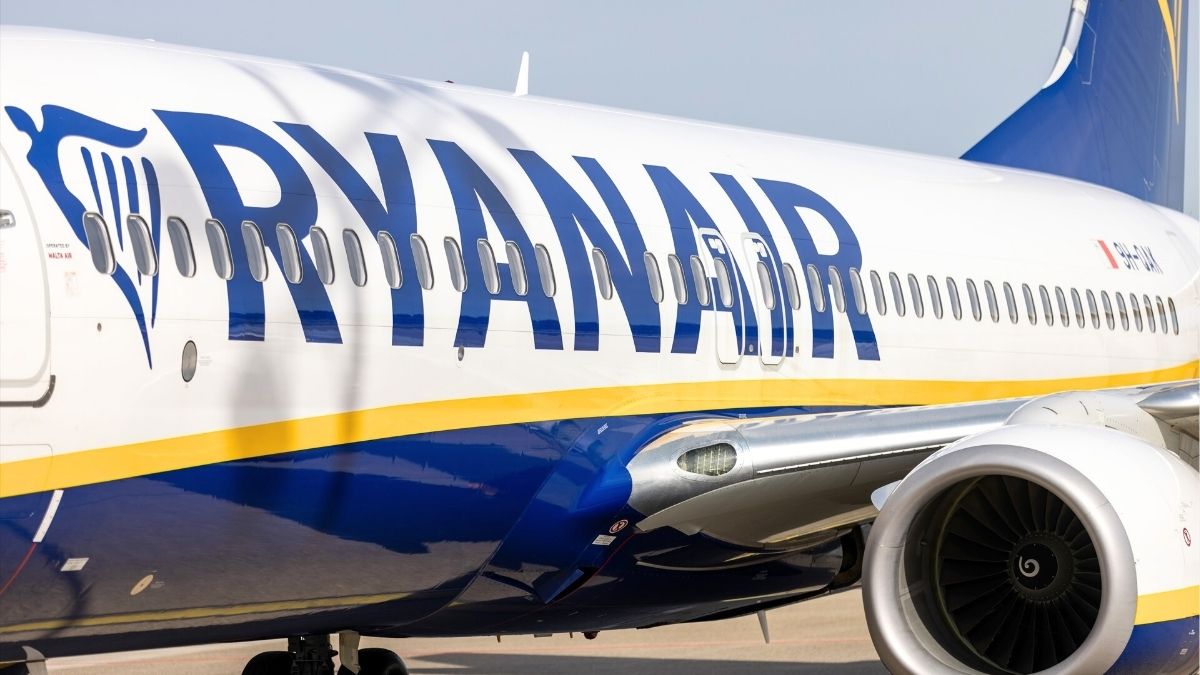 Ryanair cerrará su base de Santiago y cancelará los vuelos a Vigo y Tenerife Norte