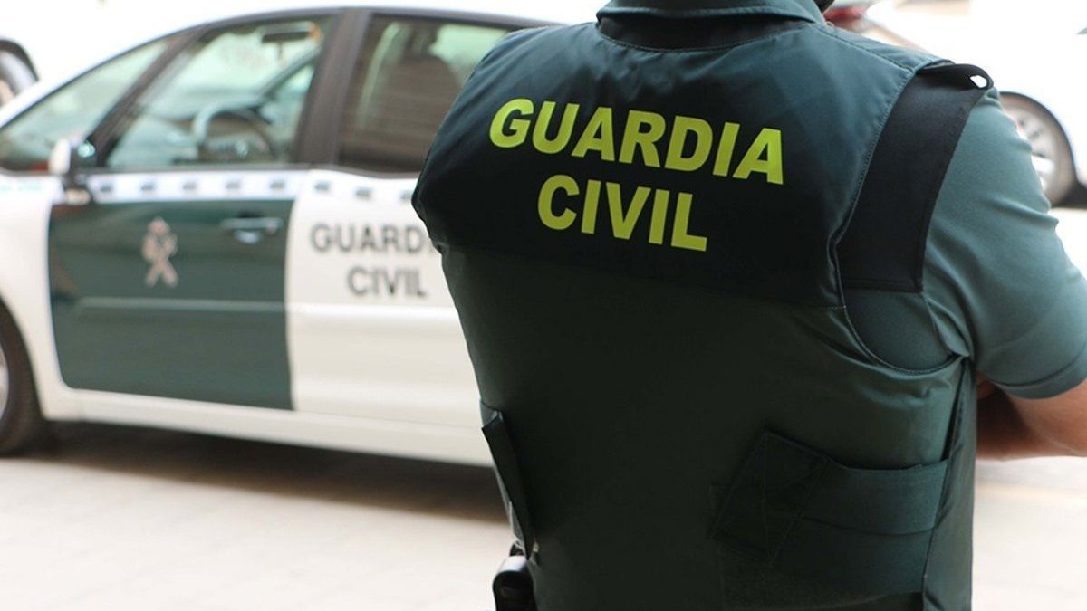 Sancionan a un guardia civil de Moncloa por emborracharse y bajarse los pantalones