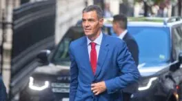Sánchez, obligado a regresar a Madrid por una avería en el avión en el que viajaba a París