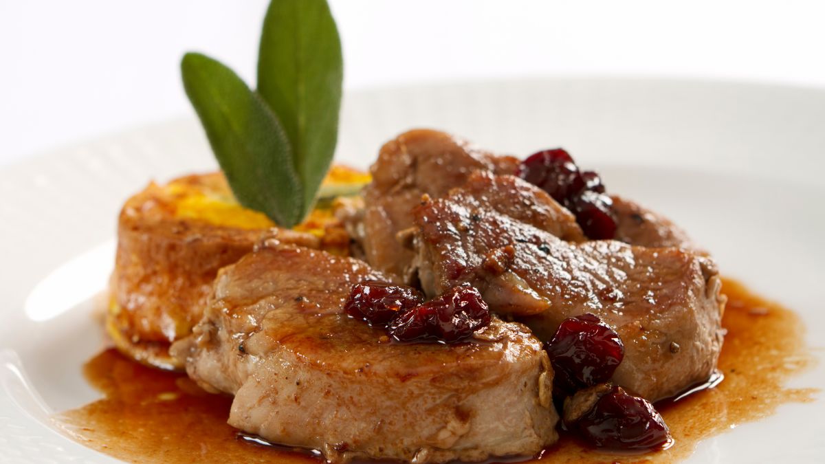 La técnica perfecta para un solomillo de cerdo con setas al Oporto: sabor y presentación ideales