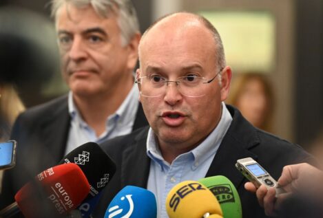 Tellado ironiza que es mejor llevar al «hermano músico» de Sánchez a Eurovisión que renunciar