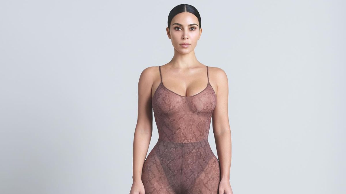 Ni ejercicios ni cirugía: el tratamiento que se hace Kim Kardashian para eliminar la papada