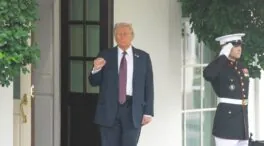 Trump anuncia un arancel adicional del 10% a la madera y del 25% a los muebles