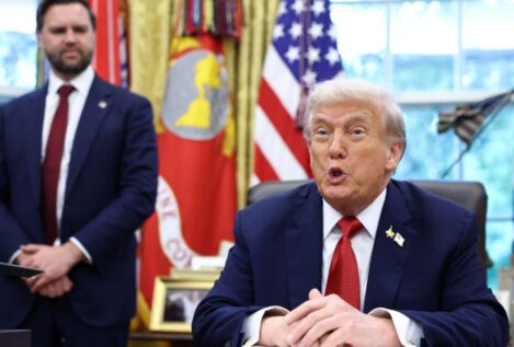 Trump anuncia nuevos aranceles, incluido el 100% a todos los productos farmacéuticos