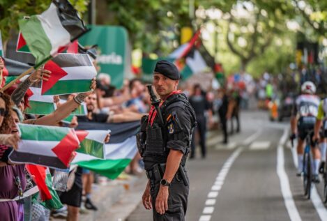 La Vuelta adelanta tres kilómetros la meta del día por las protestas a favor de Palestina
