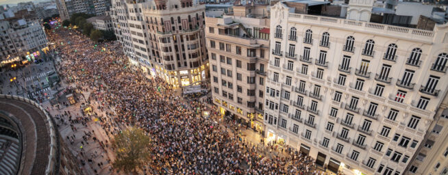 Miles de valencianos se manifiestan contra Mazón en el aniversario de la dana: «Culpable»