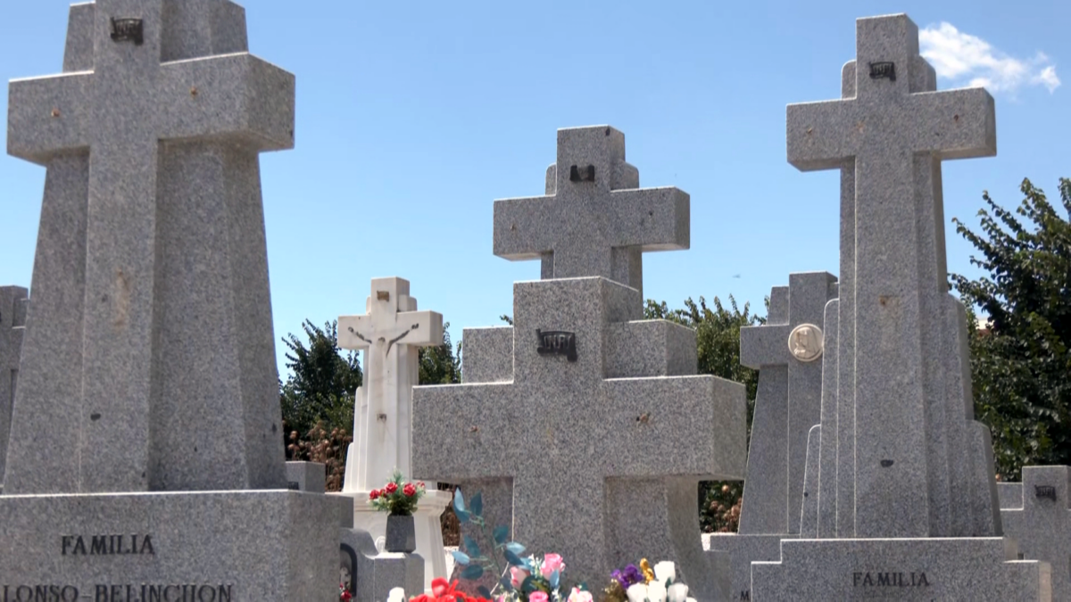 Resuelto el misterio de los crucifijos robados en 500 tumbas del cementerio de Zaragoza