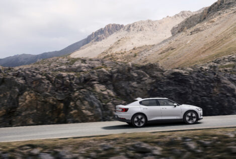 El Polestar 2 evoluciona para lograr una de las mejores berlinas eléctricas del mercado
