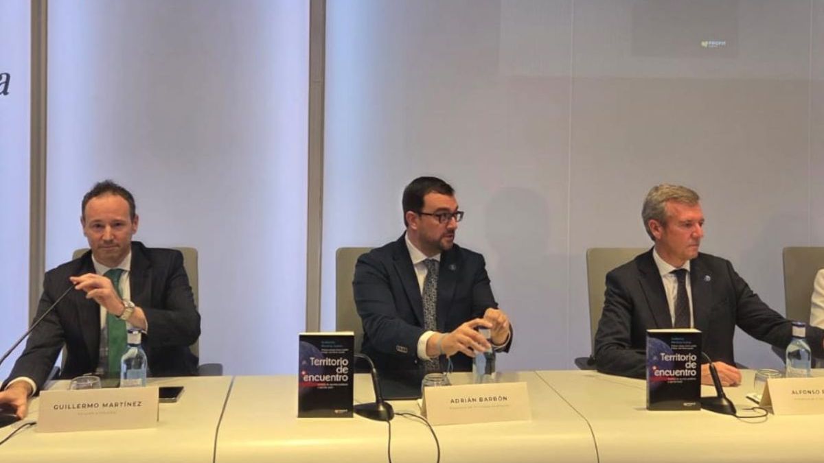 Guillermo Martínez presenta ‘Territorio de encuentro’ con los presidentes de Asturias y Galicia