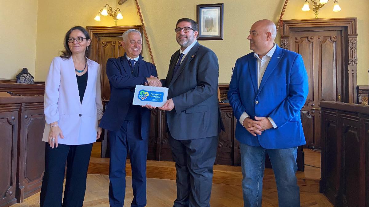 Ávila recibe el Sello de turismo familiar gracias a la Federación Española de Familias Numerosas