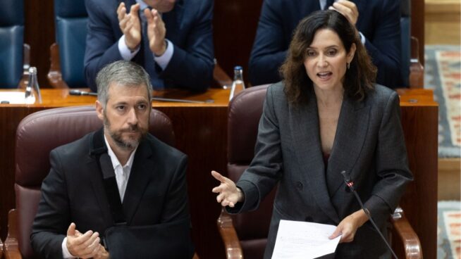 Ayuso critica el discurso «cateto» de Vox: un «batiburrillo» para atacar a Madrid