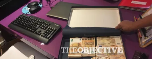 Caja b de ábalos billetes sobres