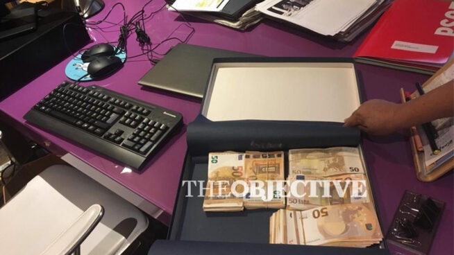 Así era la 'caja b' de Ábalos: fajos de billetes en cajas, sobres y carpetas en un armario bajo llave