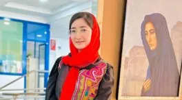 Batol Gholami, la joven afgana comprometida con educar a sus compatriotas desde España