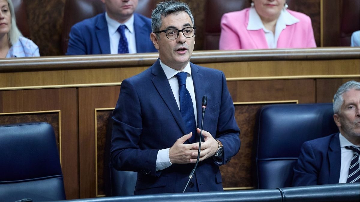 Bolaños ensalza la labor del Gobierno en la opa y respeta la decisión de los accionistas