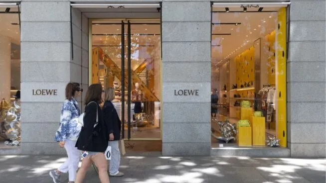 Bruselas multa con 157 millones a Loewe, Gucci y Chloé por imponer precios a los minoristas