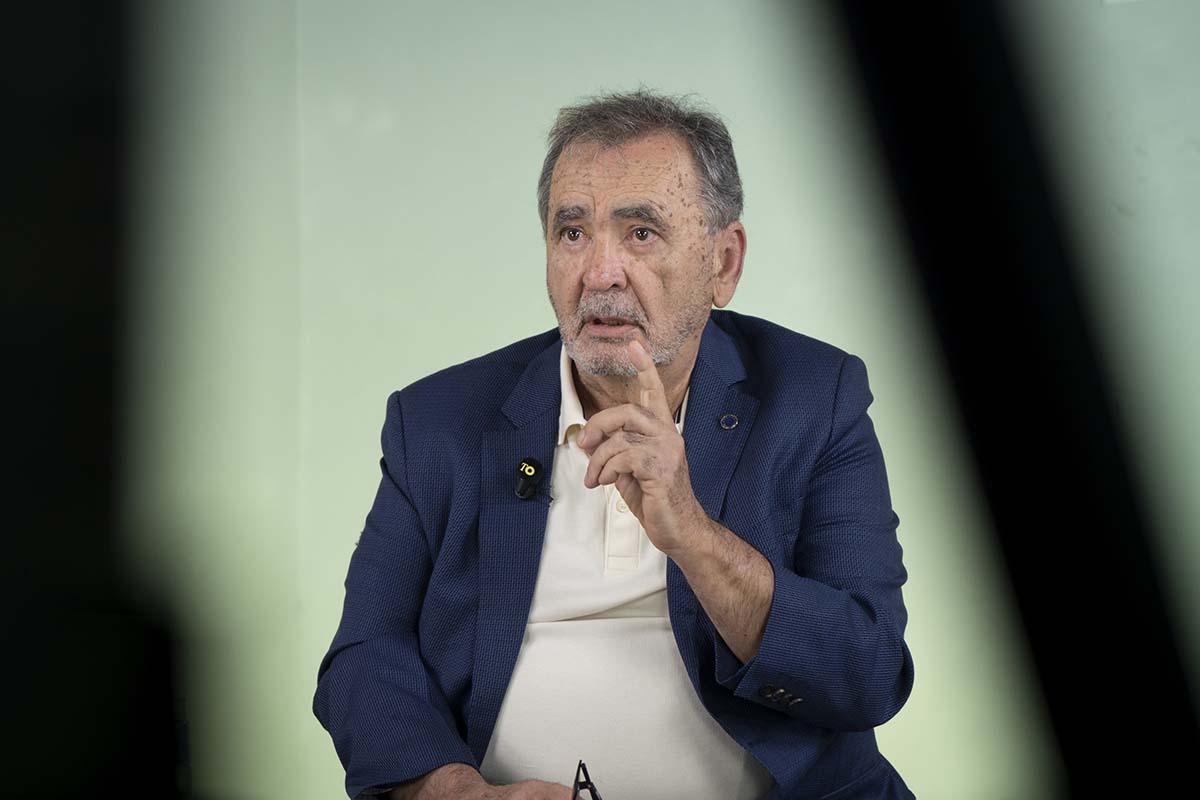 VÍDEO | Entrevista a Alejandro Cercas: «Si el PSOE no cambia, vamos al desastre nacional»