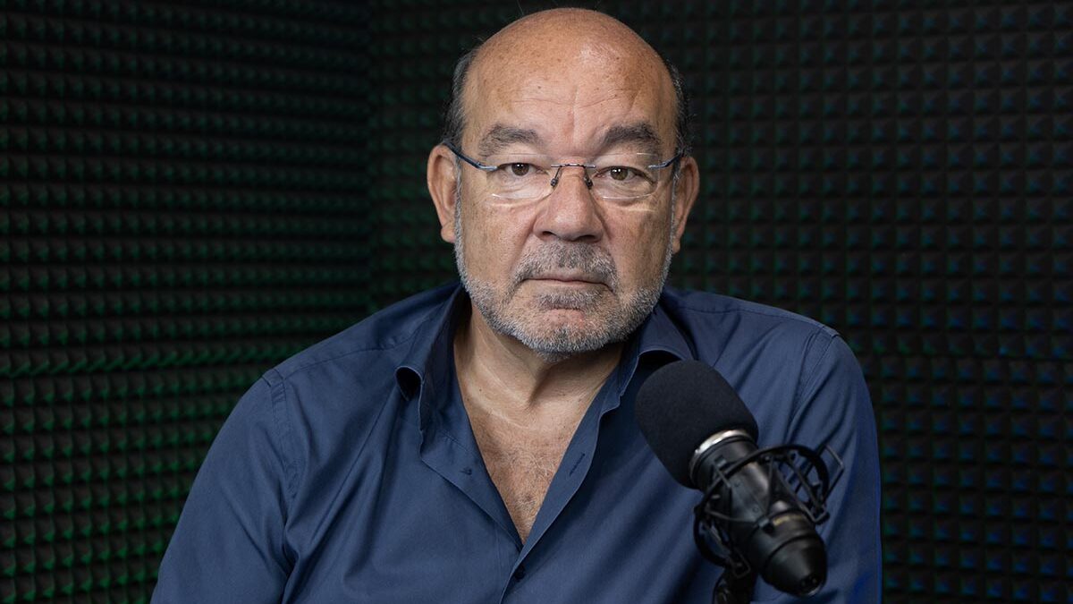 VÍDEO | Fuera de micrófono con Ángel Expósito «Lo de Kim Jong-un es una broma comparado con lo de Sánchez»