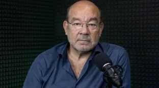 VÍDEO | Fuera de micrófono con Ángel Expósito «Lo de Kim Jong-un es una broma comparado con lo de Sánchez»