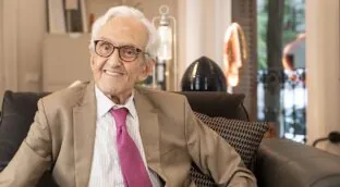 VÍDEO | El rincón de Espe con Pedro Schwartz: «La idea de que este Gobierno tiene confianza en los individuos es falsa»