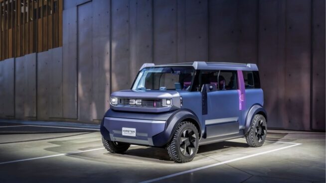 Dacia redefine su estrategia «esencial pero molona» y la traslada a la movilidad del futuro