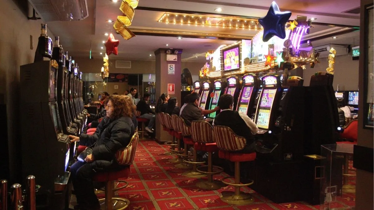 Detenido un empleado despedido de un salón de juegos por robar 52.000 euros de la caja