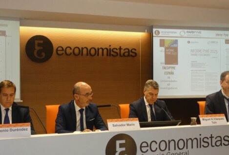 Los economistas piden medidas para fomentar la productividad tras las subidas del salario mínimo