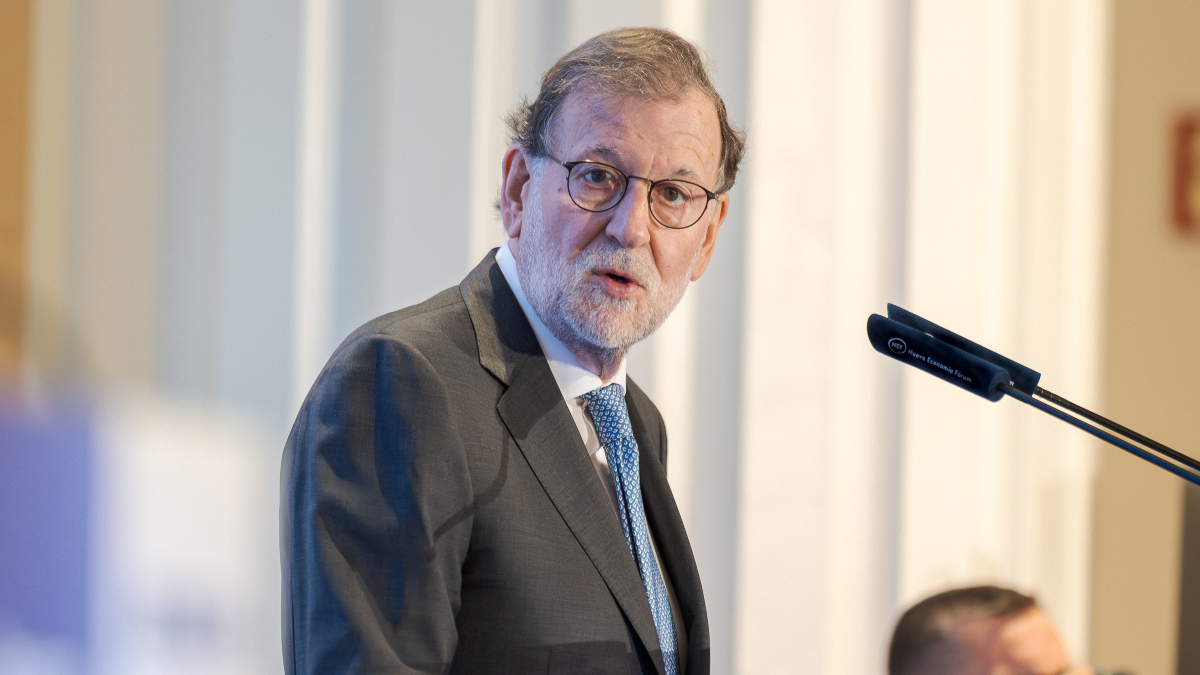 Rajoy pide trasladar al Gobierno el «modelo» gallego, «alejado de cualquier extremismo»